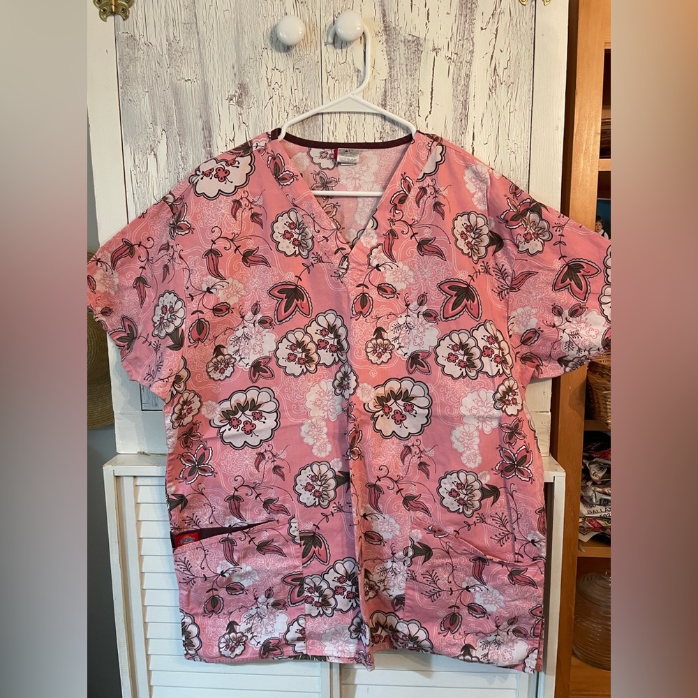 Dickies Scrubs size Large.